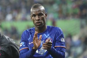 记者：切尔西撤销了杰克逊的体检许可，要求其返回球队