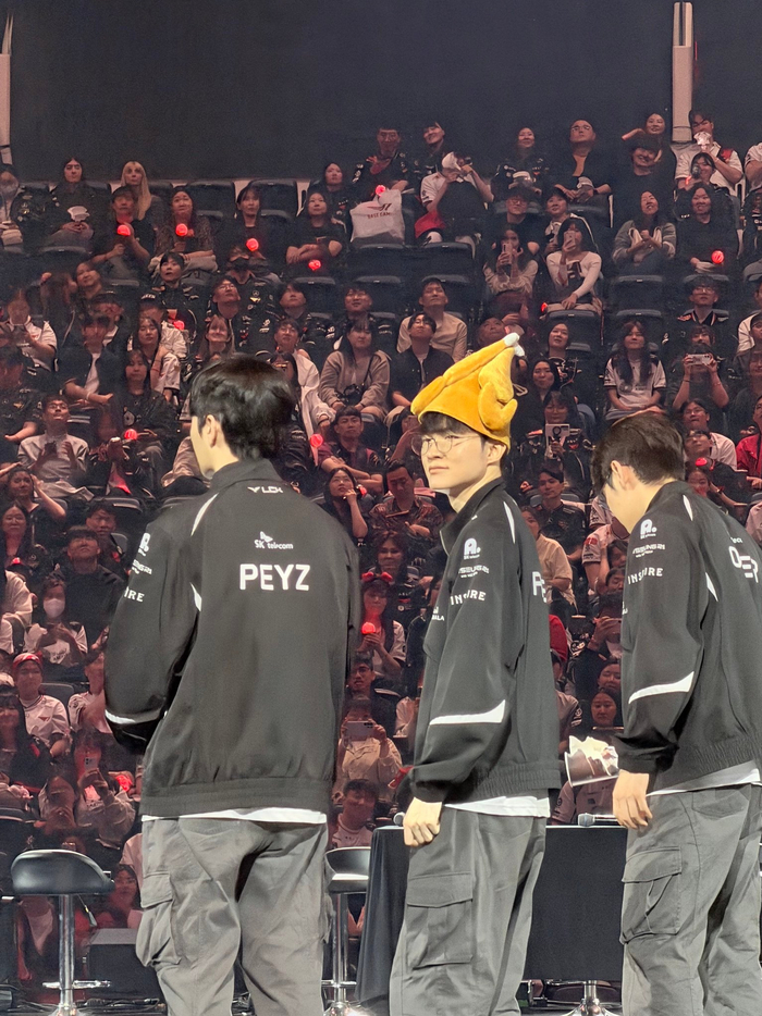 mk体育下载-T1主场首秀全员翻滚引热议|李哥|Faker|PEYZ|T1_Faker|比赛_新浪体育_新浪新闻